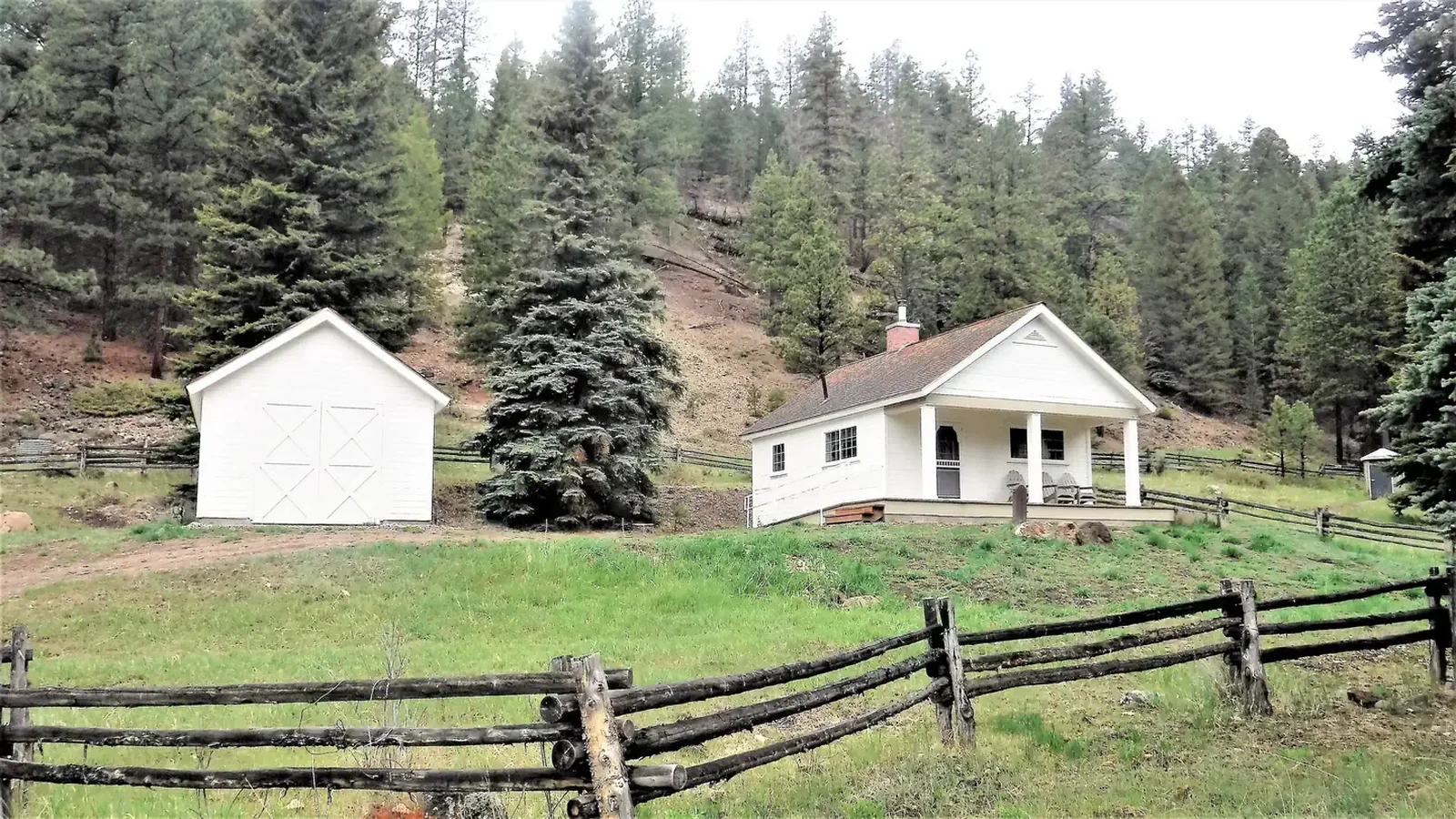 Cabin showing front porch with chairs