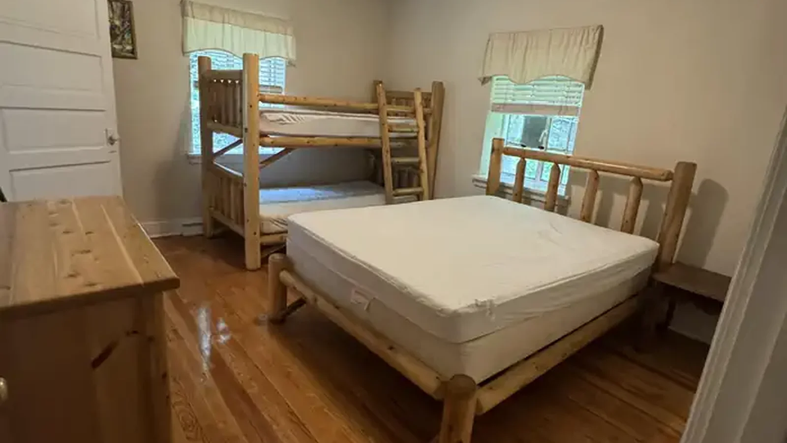 FARNSWORTH CABIN BEDROOM 1