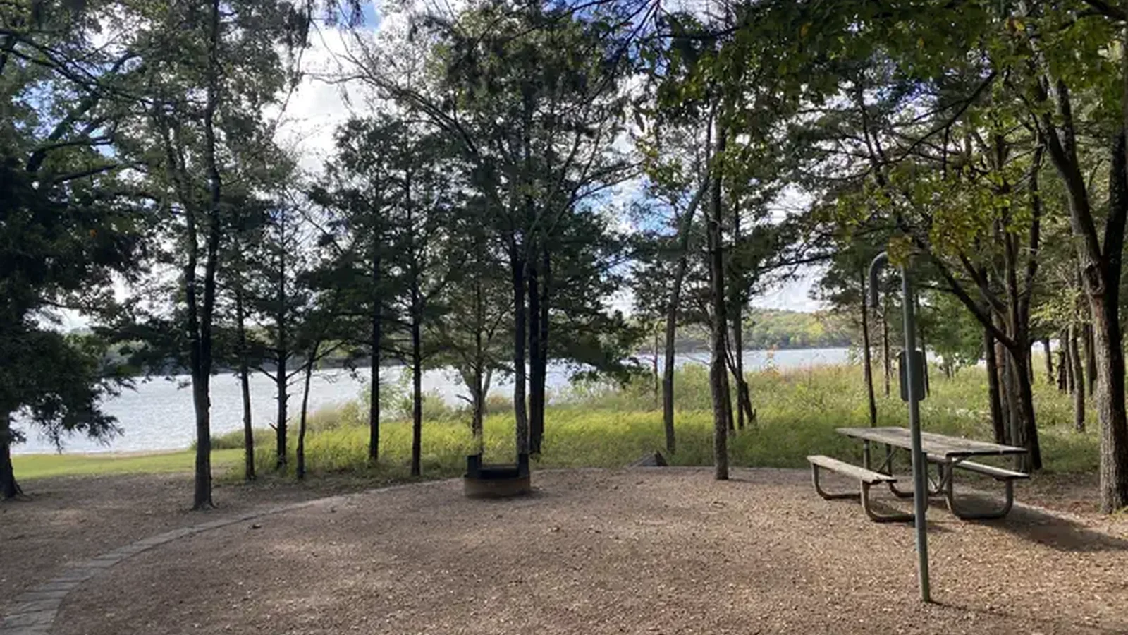 A lakeside campsite at Buckhorn Campground