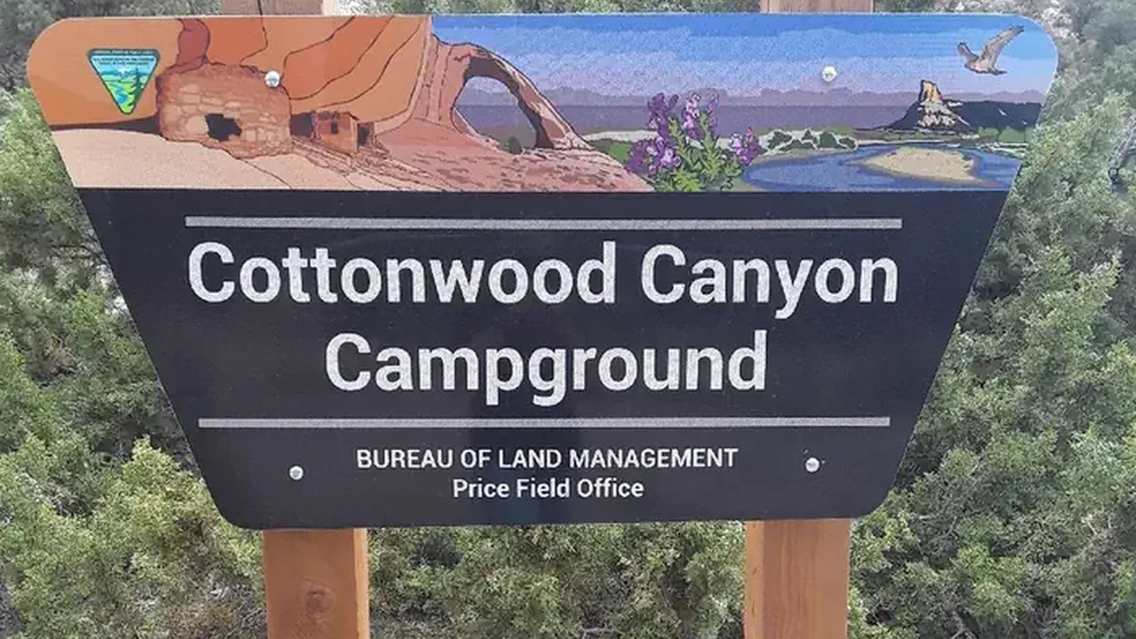 Cottonwood Canyon campground entrance sign
