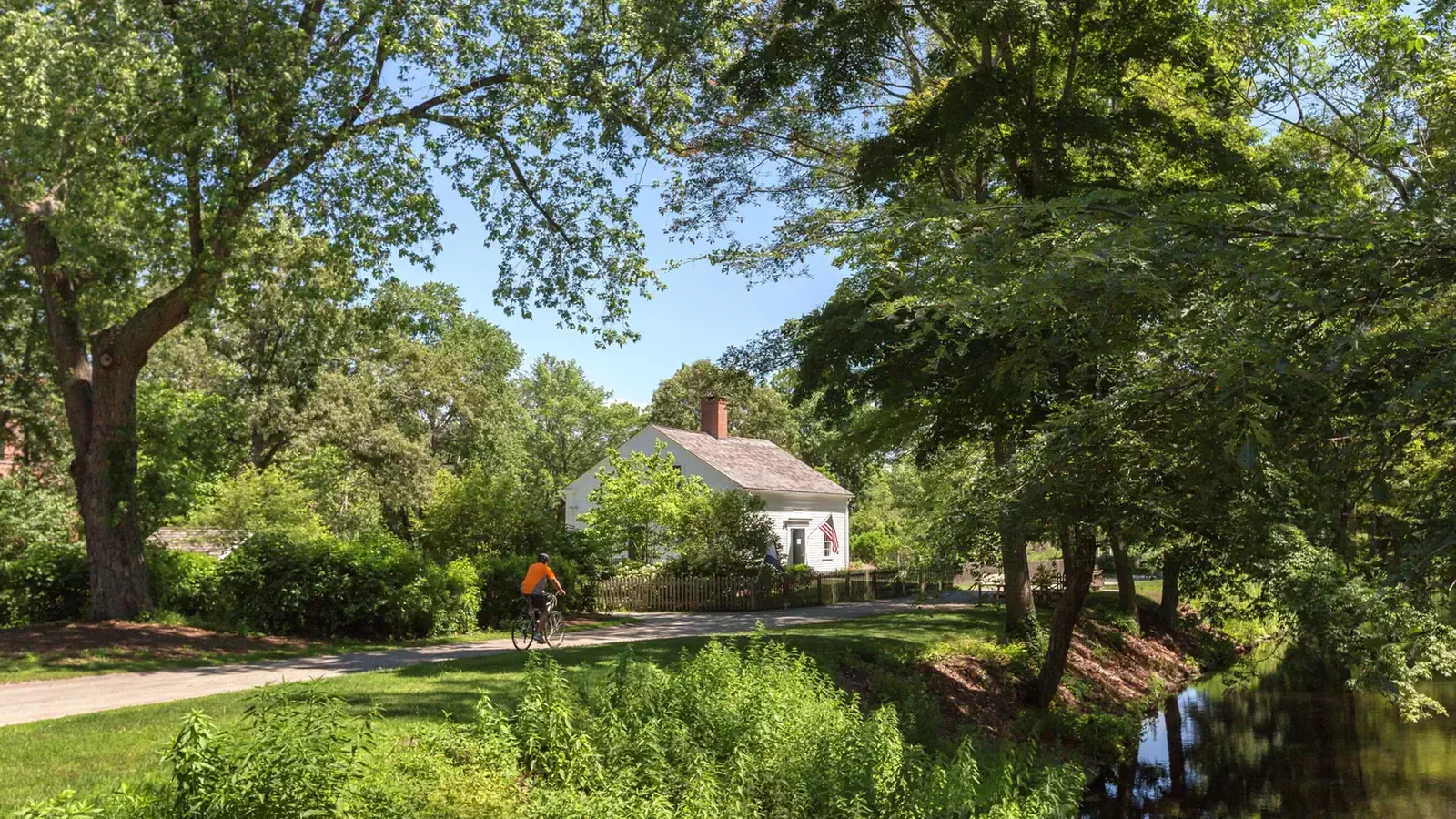 Ashton Kelly House and canal