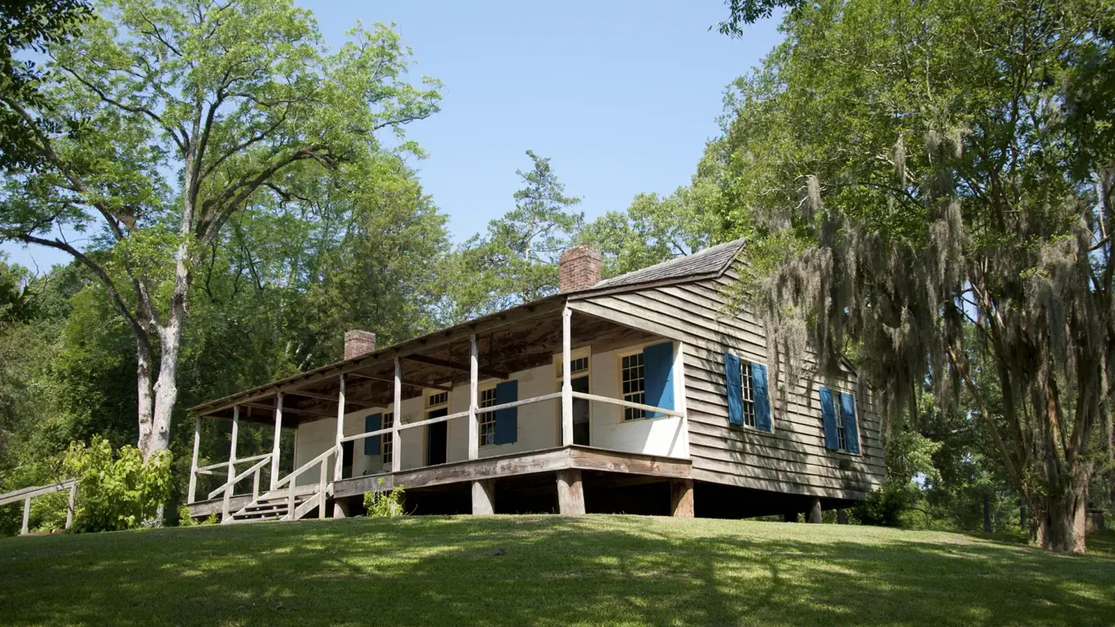 Mount Locust Historic House (milepost 15.5) on the Natchez Trace Parkway