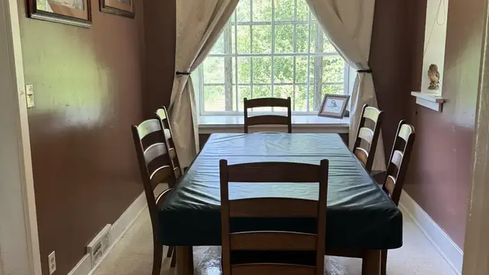 FARNSWORTH CABIN DINING ROOM