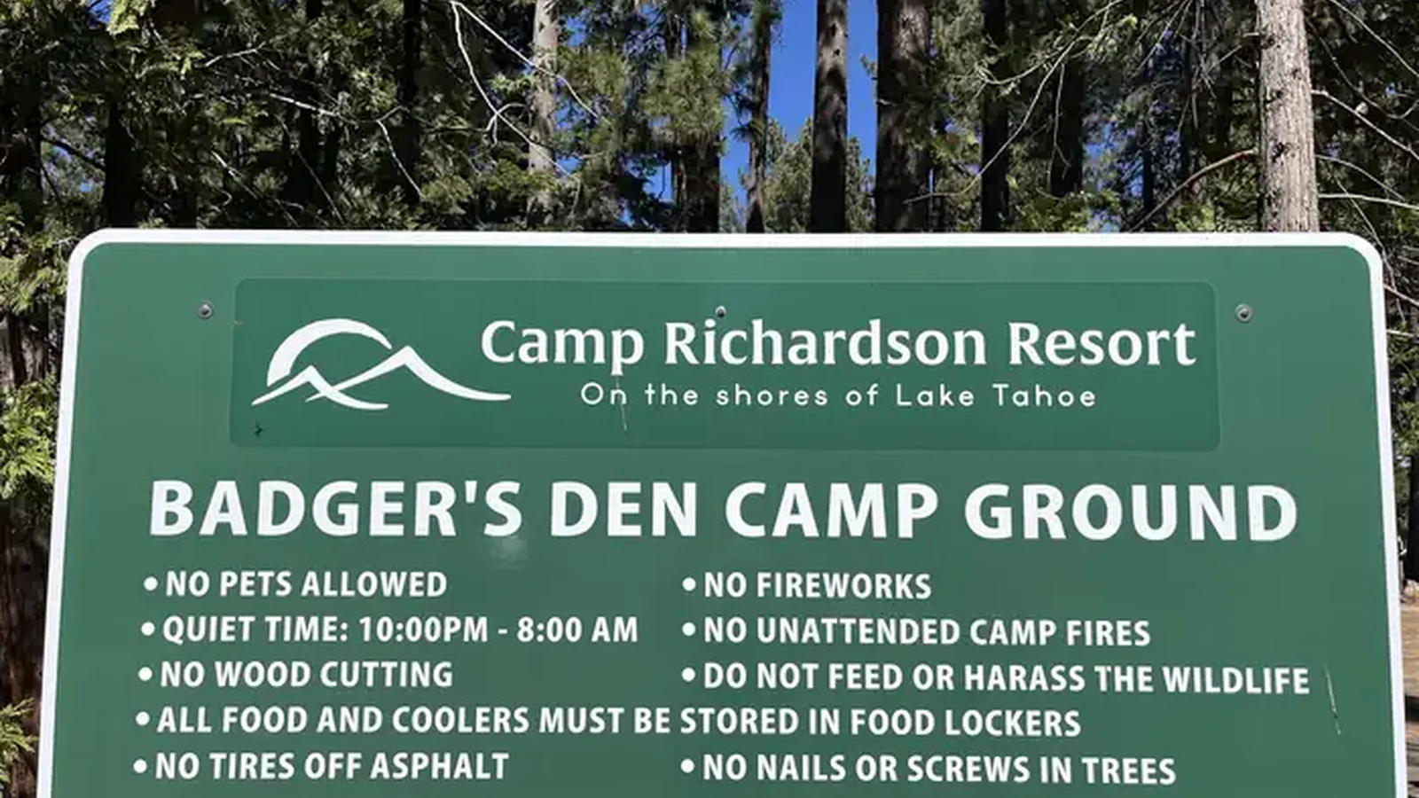 Badger's Den Sign