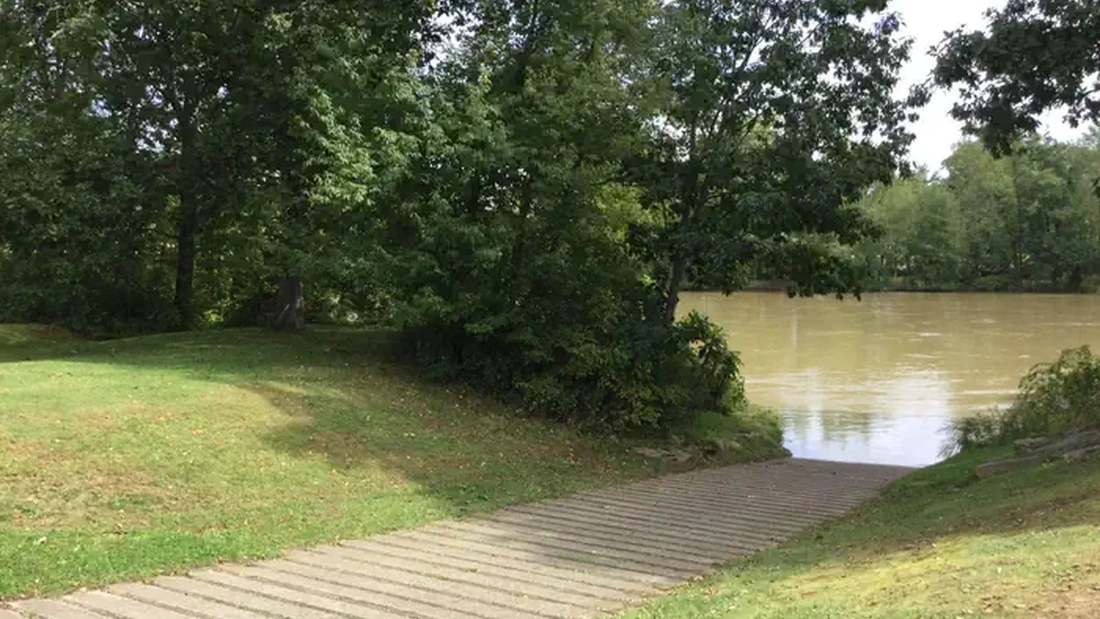 Buckaloons Recreation Area: Boat Launch