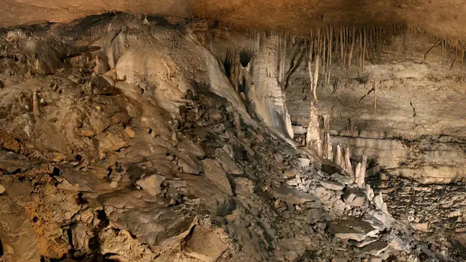 Unique rock formations of the Violet City Lantern tour.