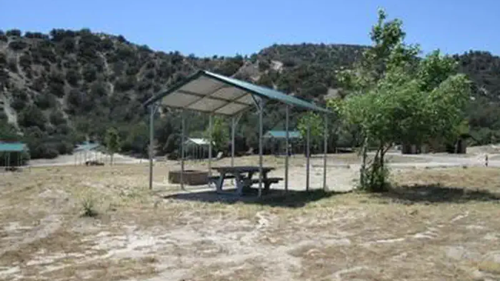 PYRAMID LAKE - LOS ALAMOS CAMPGROUND