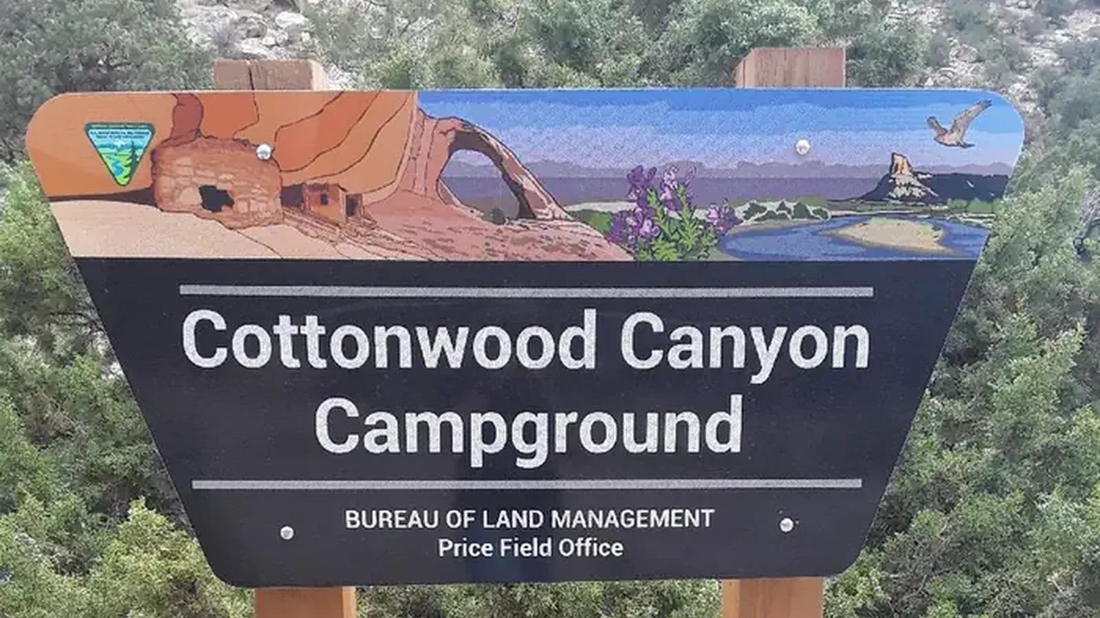 Cottonwood Canyon campground entrance sign
