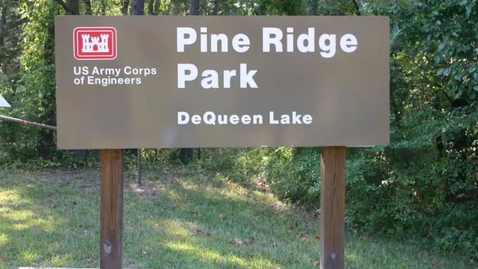 De Queen Lake Pine Ridge Park