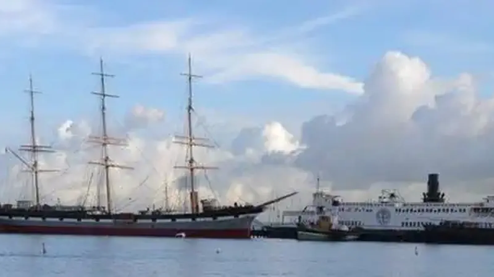 Three-masted, steel-hulled, square-rigged cargo ship Balclutha from Hyde Street Pier