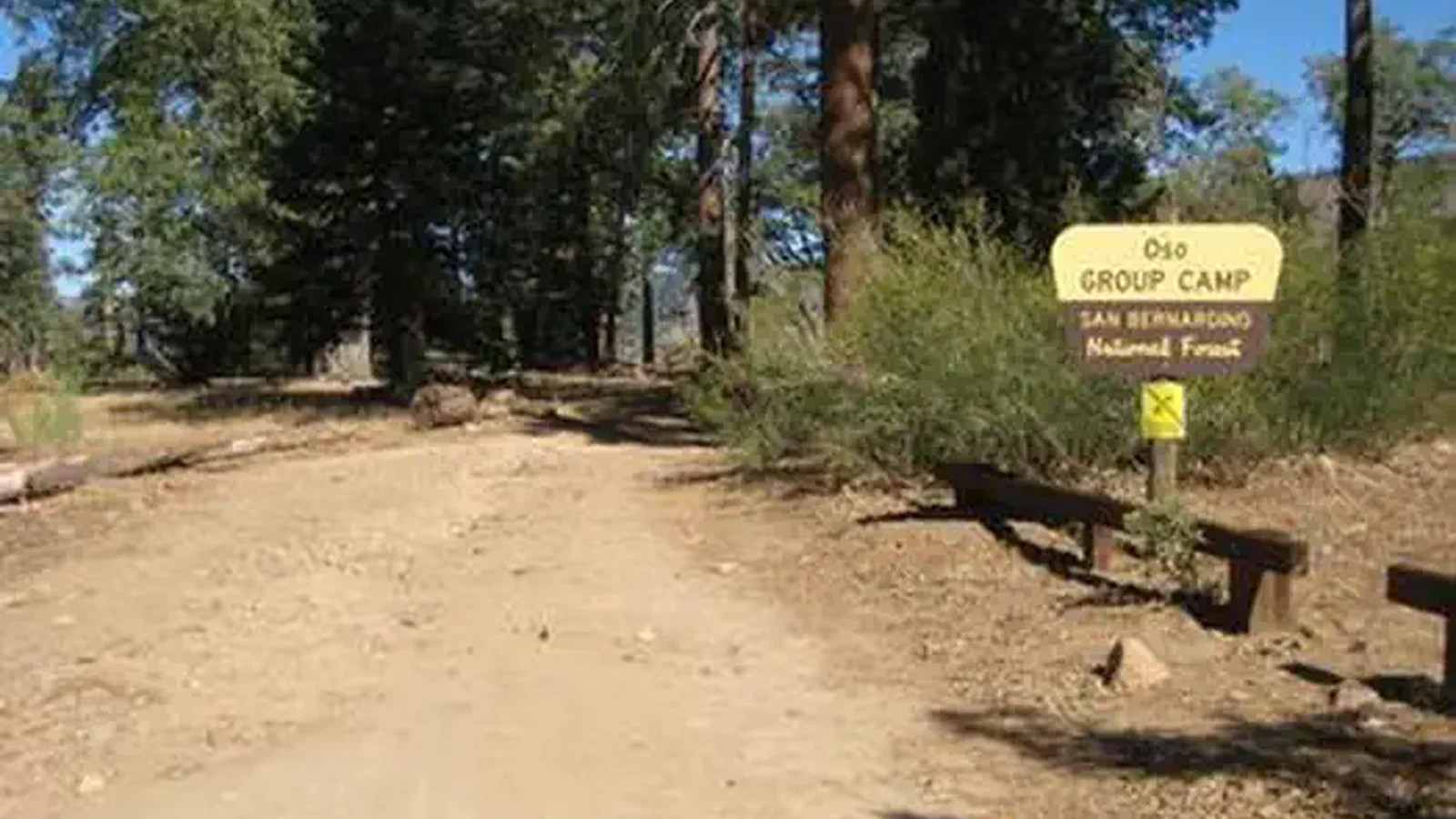 Road leading to the Oso Group Campground Sign