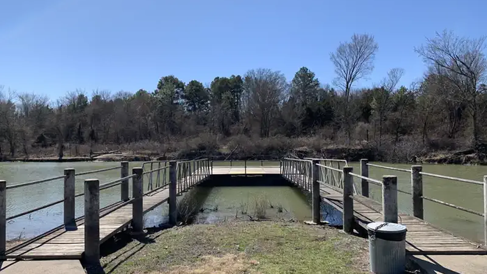Fishing pier