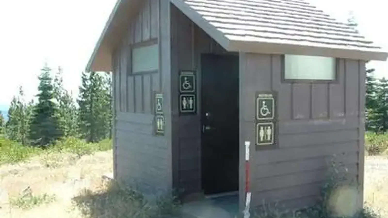ROBBS HUT Bathroom