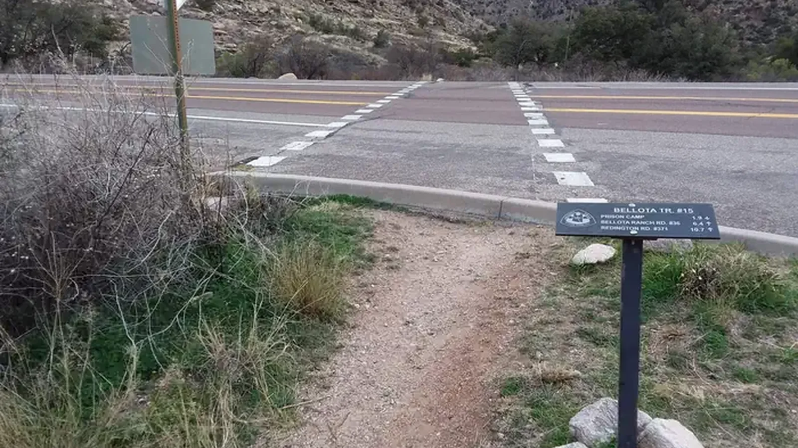Road to cross from the parking lot to the Beloota Trail.