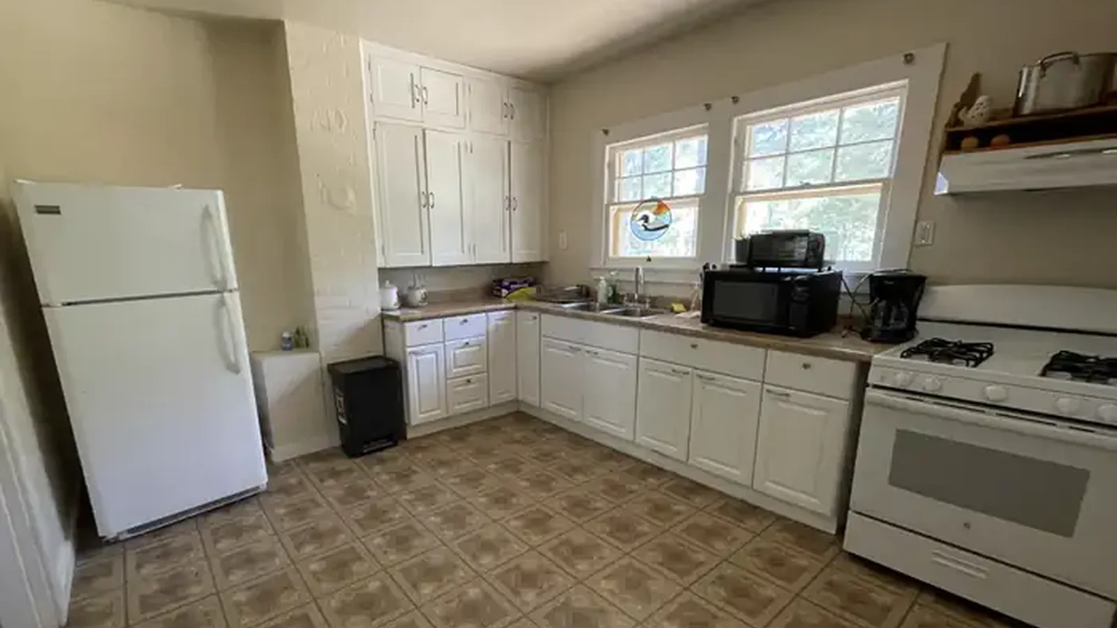 Palisades Cabin, Kitchen